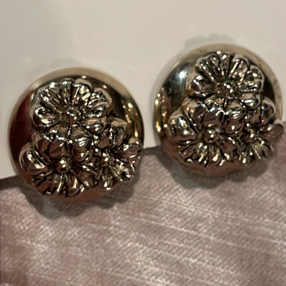 Vintage Silver Sunflower Earrings with Intricate Design High Relief Round Clipon